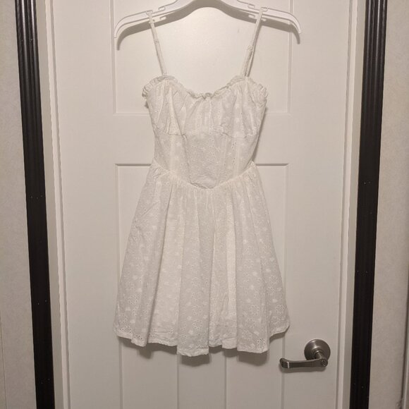 Dresses & Skirts - Eyelet white dress
